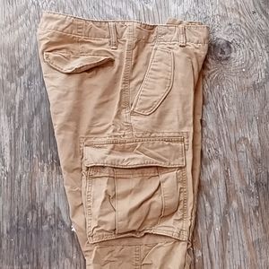 Old Navy khaki cargo 32 x 30 tons of pockets with snaps